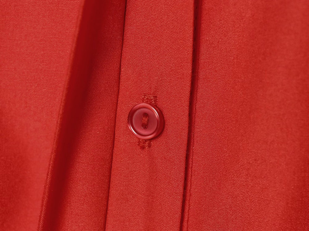 Women's sleeveless pleated button up shirt